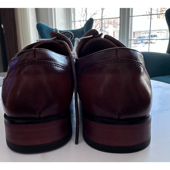 Guess Shelly Cognac color cap toe dress shoe Mens Size 7.5 main image 4